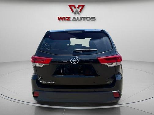 Black 2019 Toyota Highlander LE