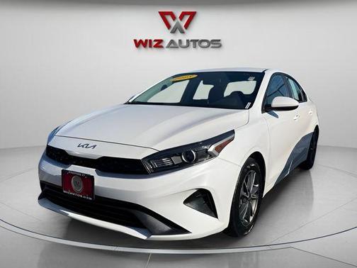 White 2023 Kia Forte LXS