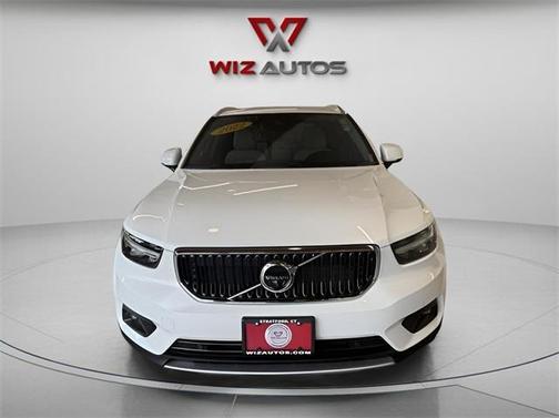 2022 Volvo XC40 T4 Momentum
