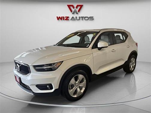 2022 Volvo XC40 T4 Momentum