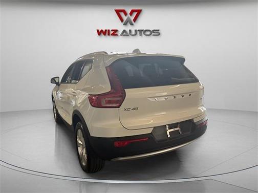 2022 Volvo XC40 T4 Momentum