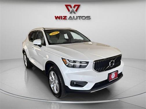 2022 Volvo XC40 T4 Momentum
