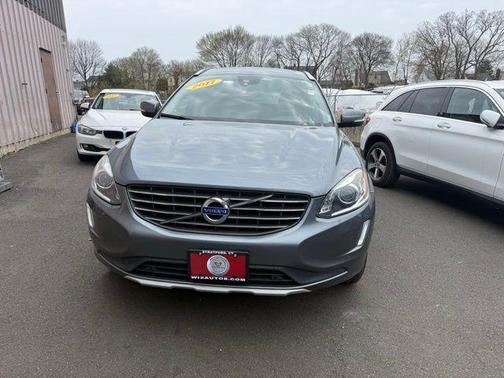 Gray 2017 Volvo XC60 T6 Inscription