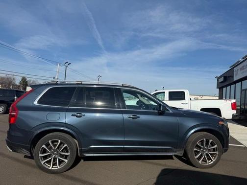 2019 Volvo XC90 T6 Momentum