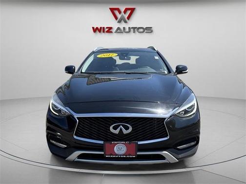 2017 INFINITI QX30 Premium