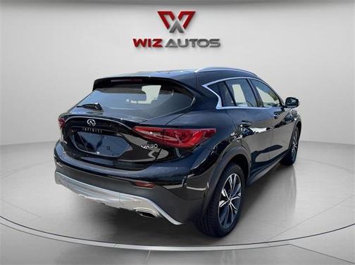 2017 INFINITI QX30 Premium