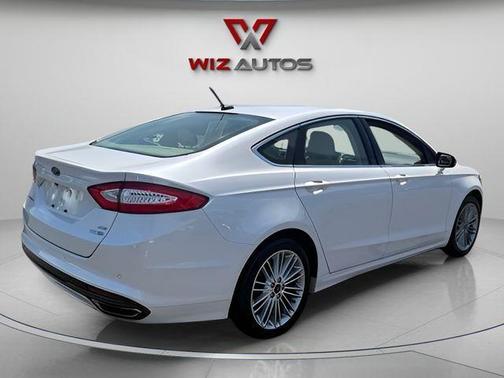 White 2016 Ford Fusion SE