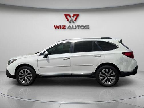 Crystal White Pearl 2018 Subaru Outback 2.5i Touring