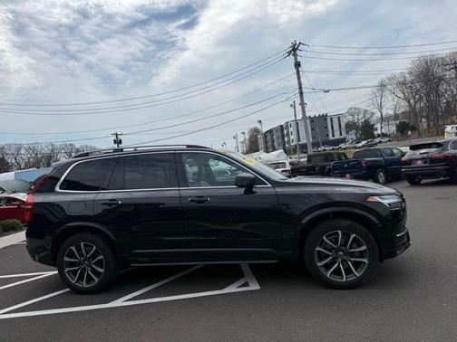 Black 2017 Volvo XC90 T6 Momentum
