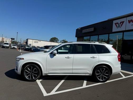 2016 Volvo XC90 T6 Momentum