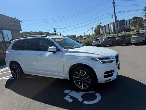 2016 Volvo XC90 T6 Momentum