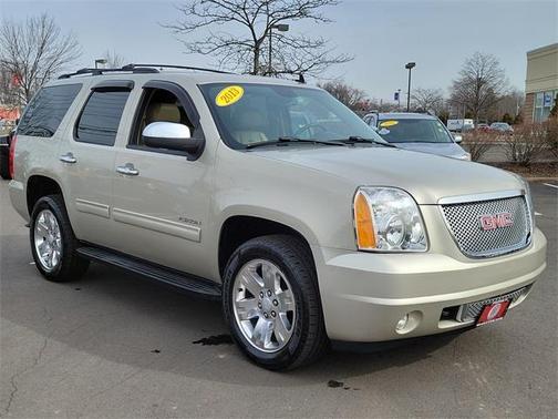 Photo 3 of 33 of 2013 GMC Yukon SLT
