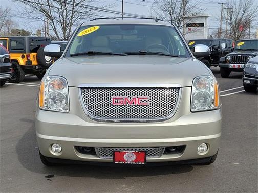 Photo 2 of 33 of 2013 GMC Yukon SLT