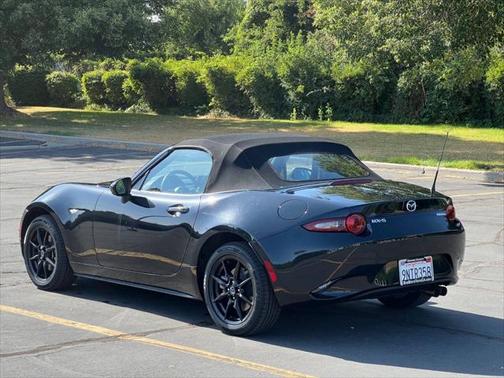 2022 Mazda MX-5 Miata Sport