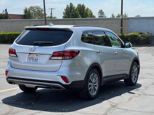 2017 Hyundai SANTA FE SE
