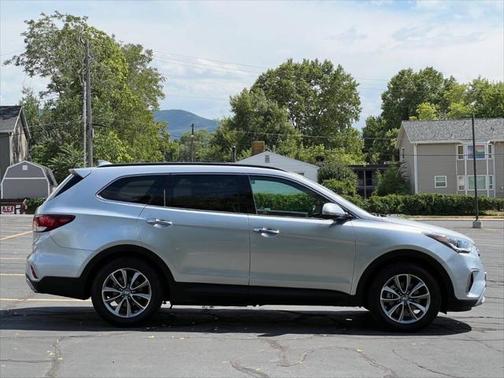 2017 Hyundai SANTA FE SE