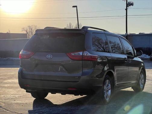 2017 Toyota Sienna LE