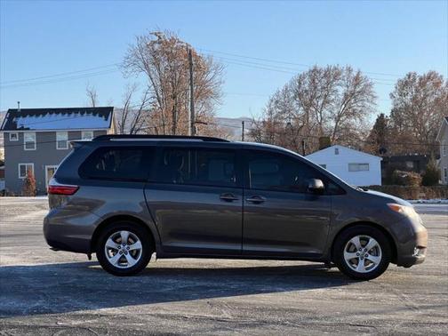 2017 Toyota Sienna LE
