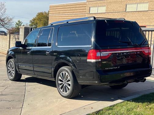 2017 Lincoln Navigator Select