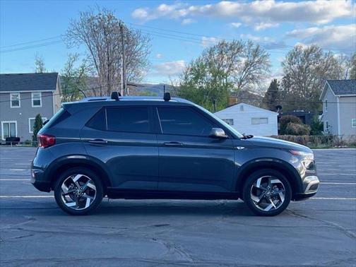 2023 Hyundai VENUE SEL 4dr Crossover