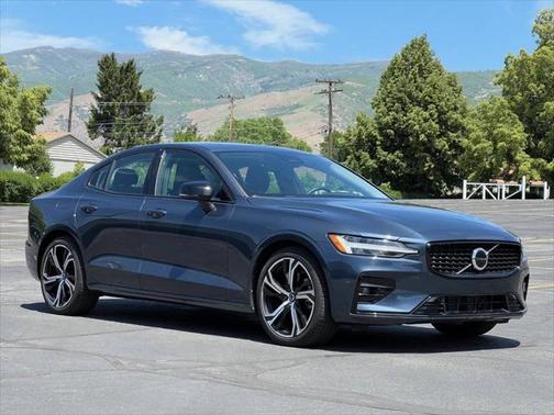 2023 Volvo S60 B5 Core Dark Theme 4dr Sedan
