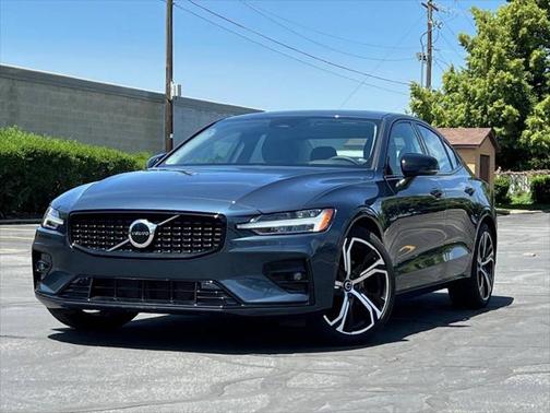 2023 Volvo S60 B5 Core Dark Theme 4dr Sedan