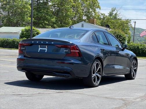 2023 Volvo S60 B5 Core Dark Theme 4dr Sedan