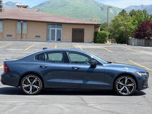 2023 Volvo S60 B5 Core Dark Theme 4dr Sedan