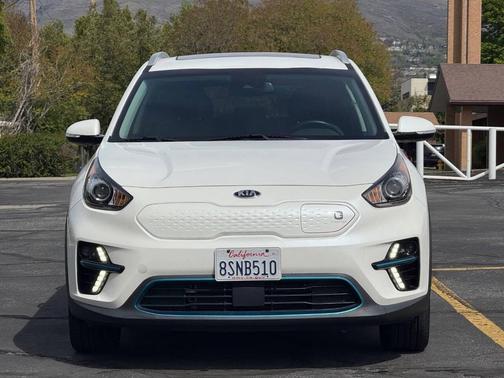 White 2019 Kia Niro EX Premium