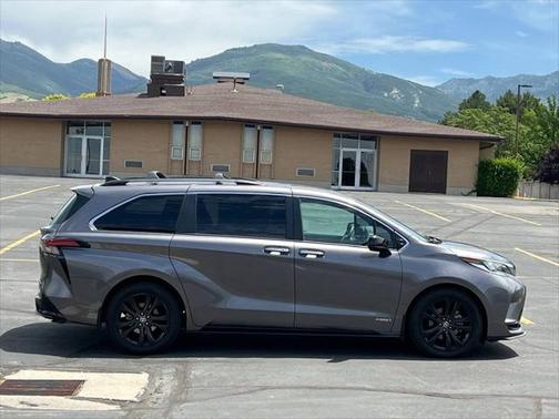 2021 Toyota Sienna XSE 7 Passenger
