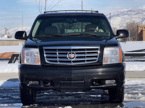 2002 Cadillac Escalade Base