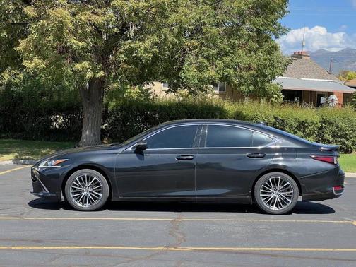 2023 Lexus ES 300h Base