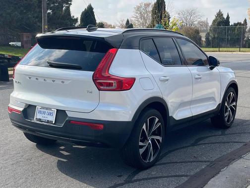 2021 Volvo XC40 T4 R-Design