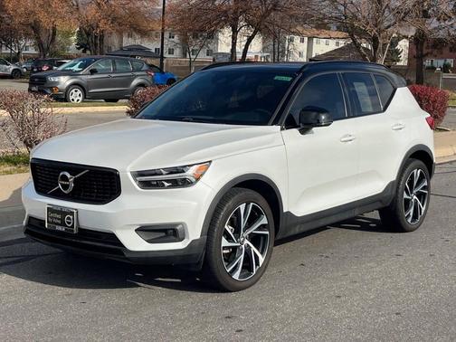 2021 Volvo XC40 T4 R-Design