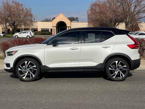 2021 Volvo XC40 T4 R-Design