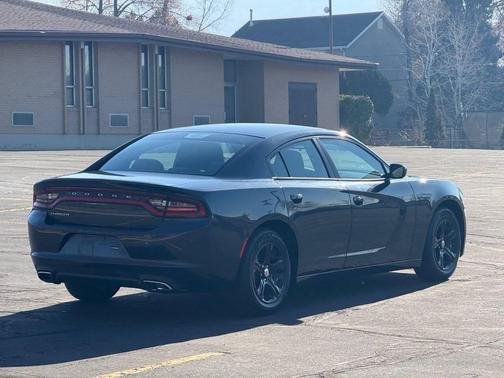 2016 Dodge Charger SE
