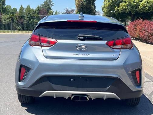 2019 Hyundai Veloster 2