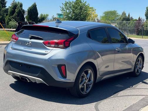 2019 Hyundai Veloster 2