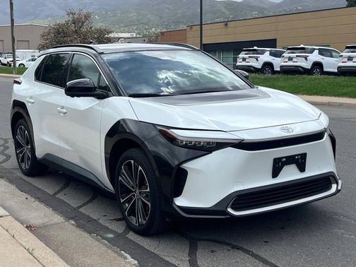 Wind Chill Pearl w/Black Roof 2023 Toyota bZ4X Limited