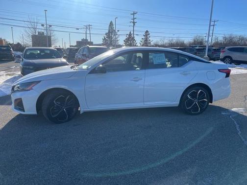 2023 Nissan Altima SR Intelligent AWD