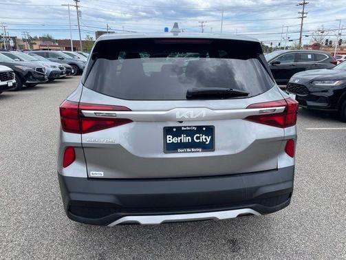 Steel Gray 2023 Kia Seltos LX
