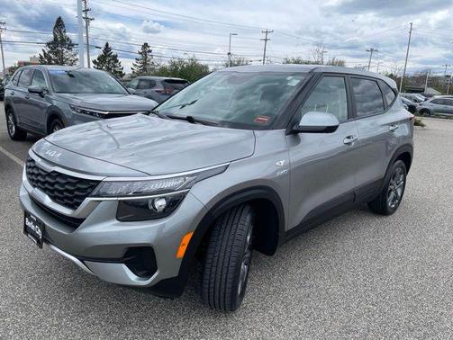 Steel Gray 2023 Kia Seltos LX