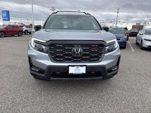 Lunar Silver Metallic 2025 Honda Passport AWD TrailSport