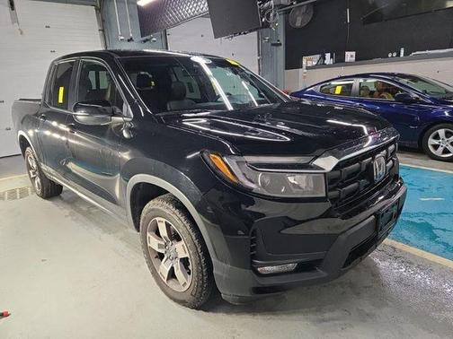Crystal Black Pearl 2025 Honda Ridgeline RTL