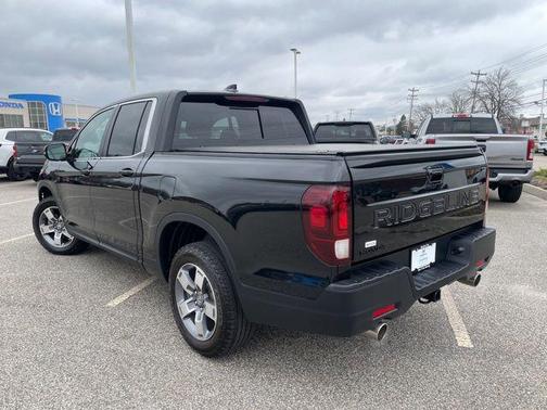 Crystal Black Pearl 2025 Honda Ridgeline RTL