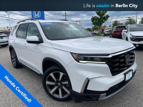 Platinum White Pearl 2023 Honda Pilot Touring 8-Passenger
