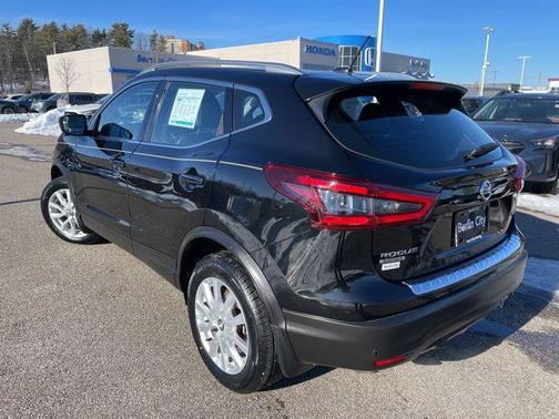 2022 Nissan Rogue Sport SV