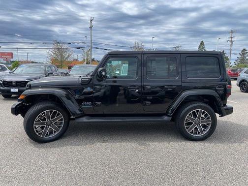 Black Clearcoat 2023 Jeep Wrangler 4xe Sahara High Altitude