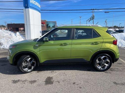 2024 Hyundai VENUE SEL