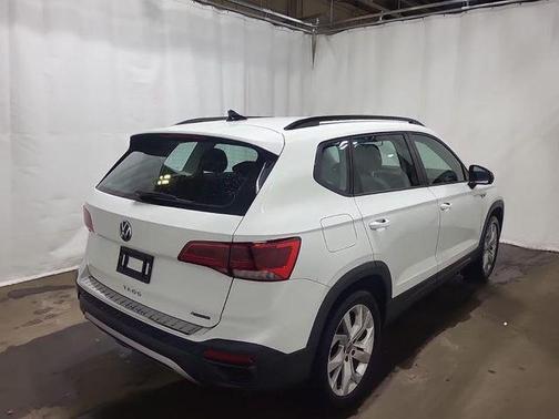 Pure White 2023 Volkswagen Taos 1.5T S